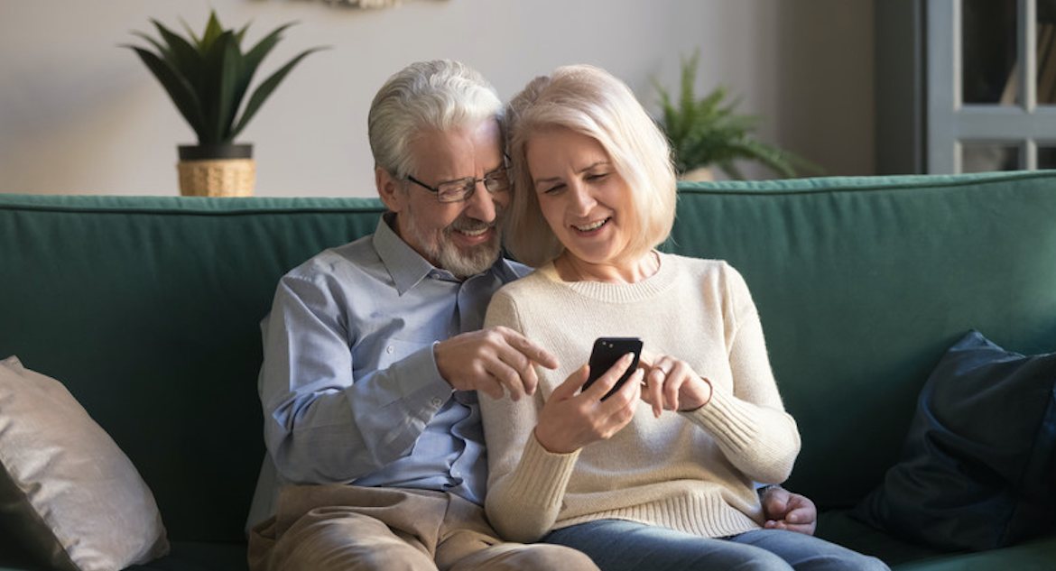 Assurance-care-couple. (c) Can Stock Photo